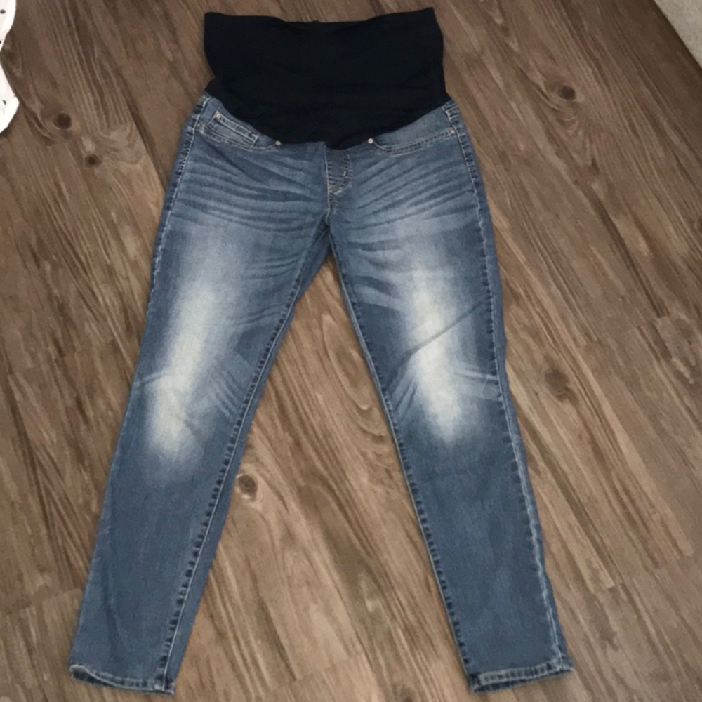 Maternity Levi’s skinny jeans STRETCHY